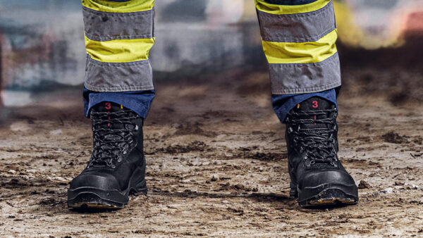 Construction safety boots: managing thermal stress on site