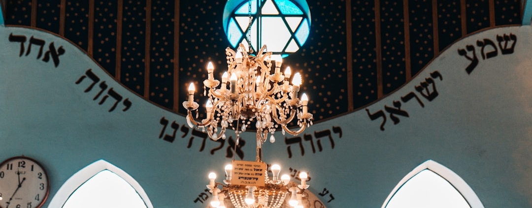 Fencing contractor faces unexpected challenges on synagogue project