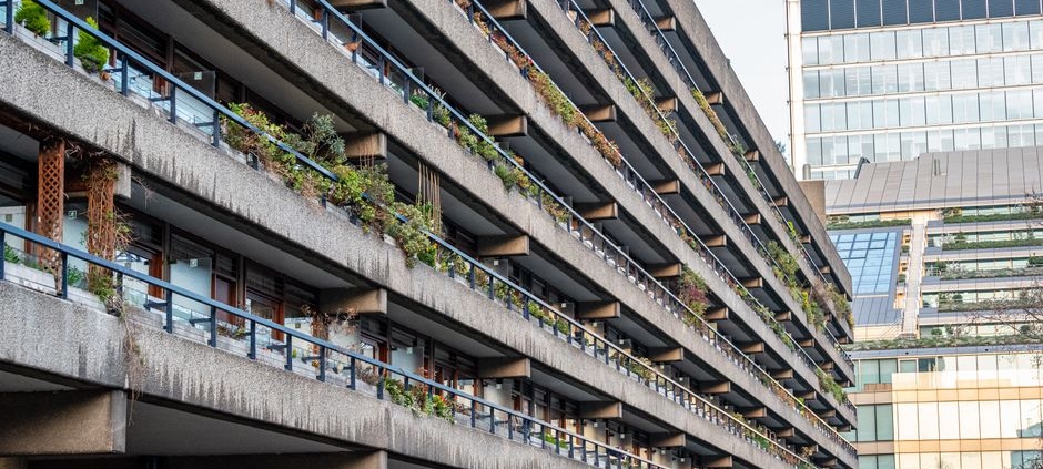Decarbonising urban areas: what retrofit demands really look like